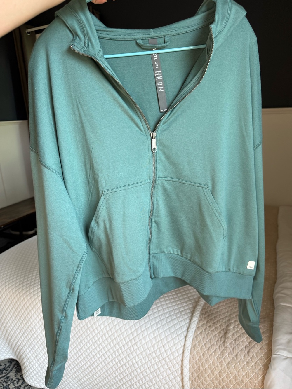 Vuori modern halo full zip!!